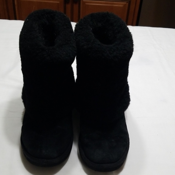 UGG Shoes - Ugg Black Sheepskin With Shearling Fur